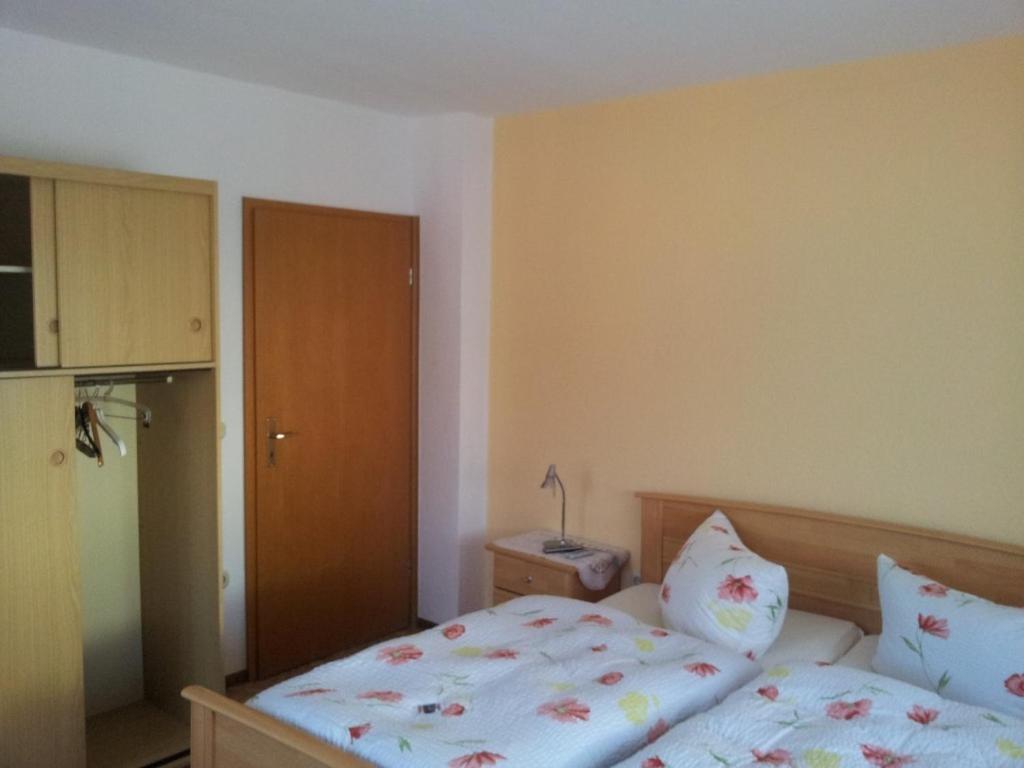 Landgasthof Zum Heiligenberg Sontra Zimmer foto